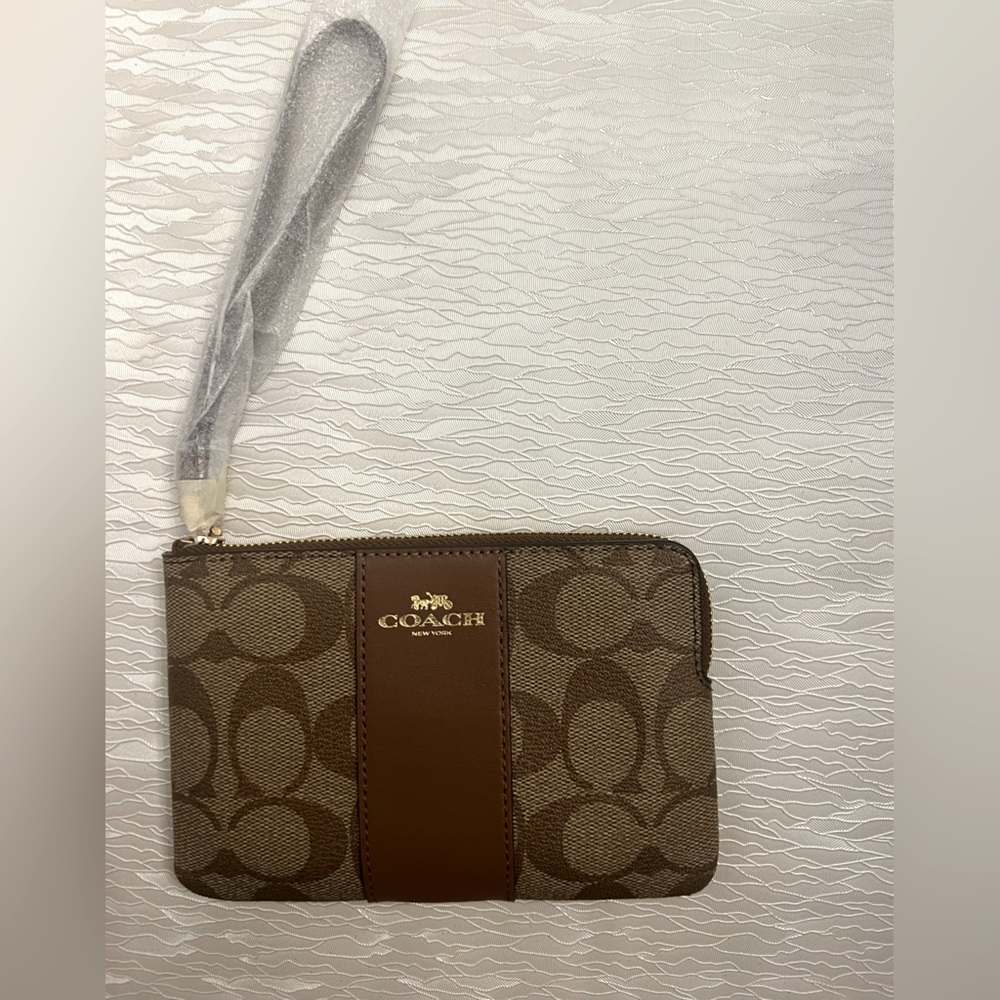 Coach brand new c logo wristlet wallet clutch brown